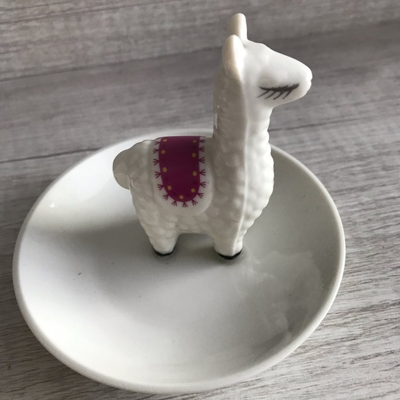 Cute Llama Ring Holder - Picture 3 of 4